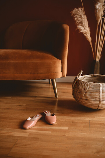 living room with hardwood flooring